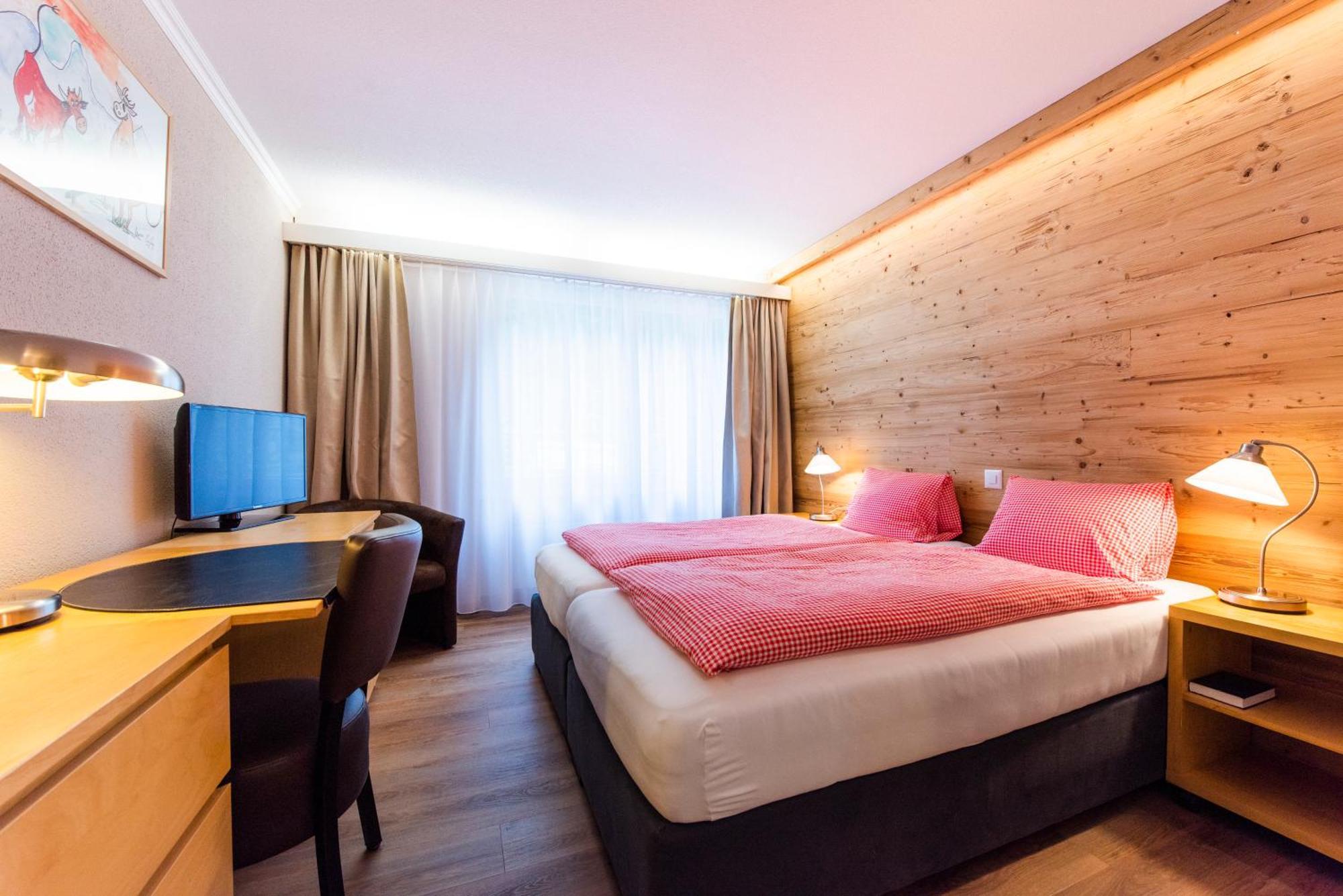 होटल Hotel Weisses Kreuz 3*